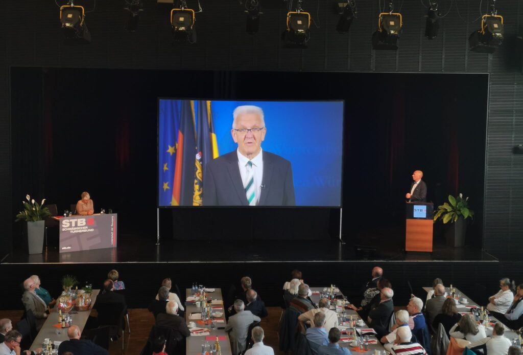 Veranstaltung in der Stadthalle Sigmaringen, Videobotschaft des Ministerpräsidenten